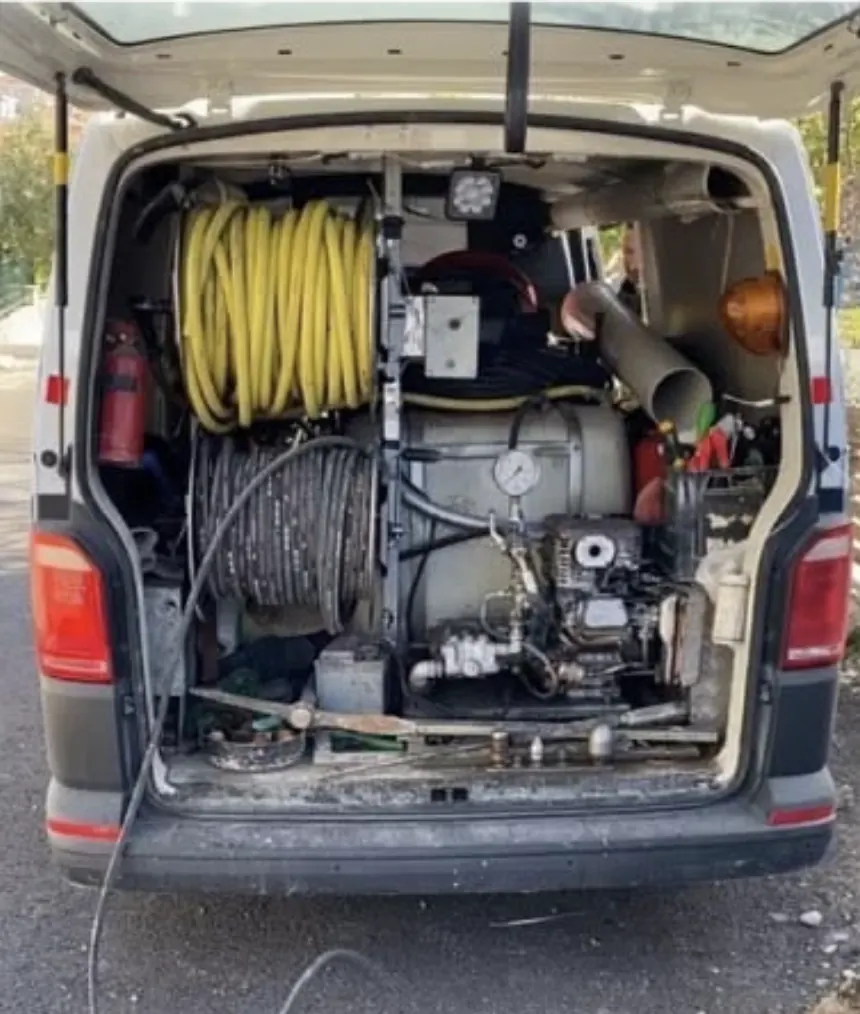 Gider açma ekipmanının taşındığı servis aracı